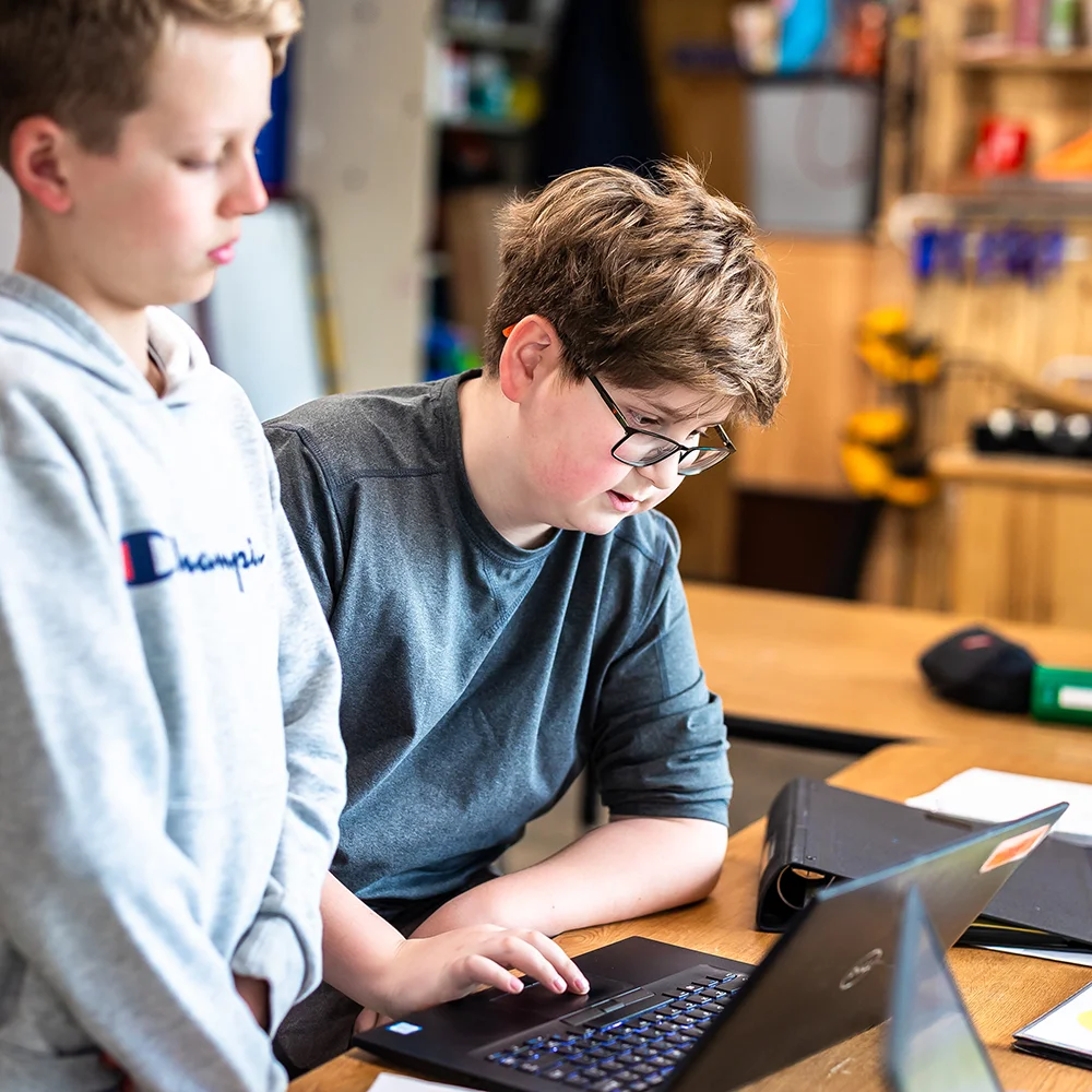 two students working on laptop in designlab
