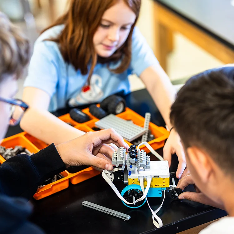 campers building a battlebot